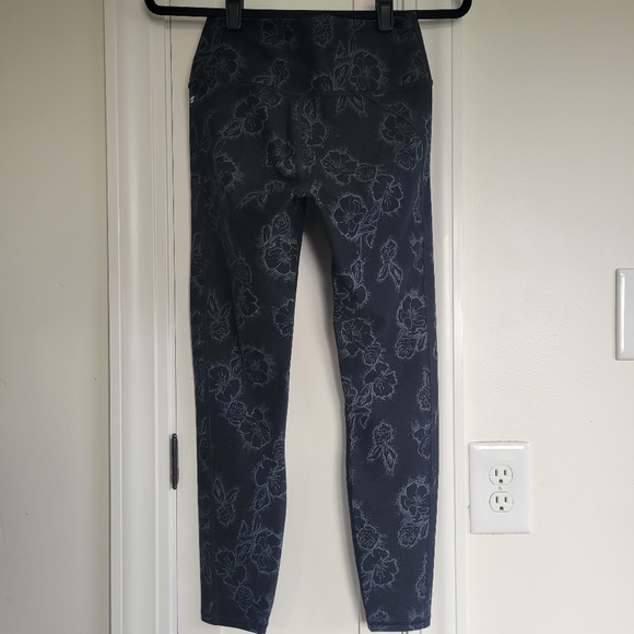 Fabletics High-Waisted Printed PowerHold 7/8 in Outlined Floral - Picture 5 of 9